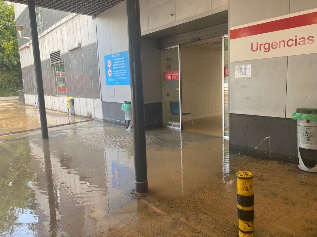 El Hospital Universitario La Paz vuelve a la normalidad tras la rotura de una tubería del Canal  Isabel II durante las obras de mejora de accesibilidad en la línea 10 de Metro