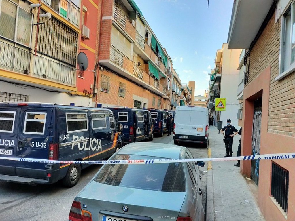 La Policía desaloja a 40 'okupas' que vivían en dos edificios de Carabanchel desde 2015