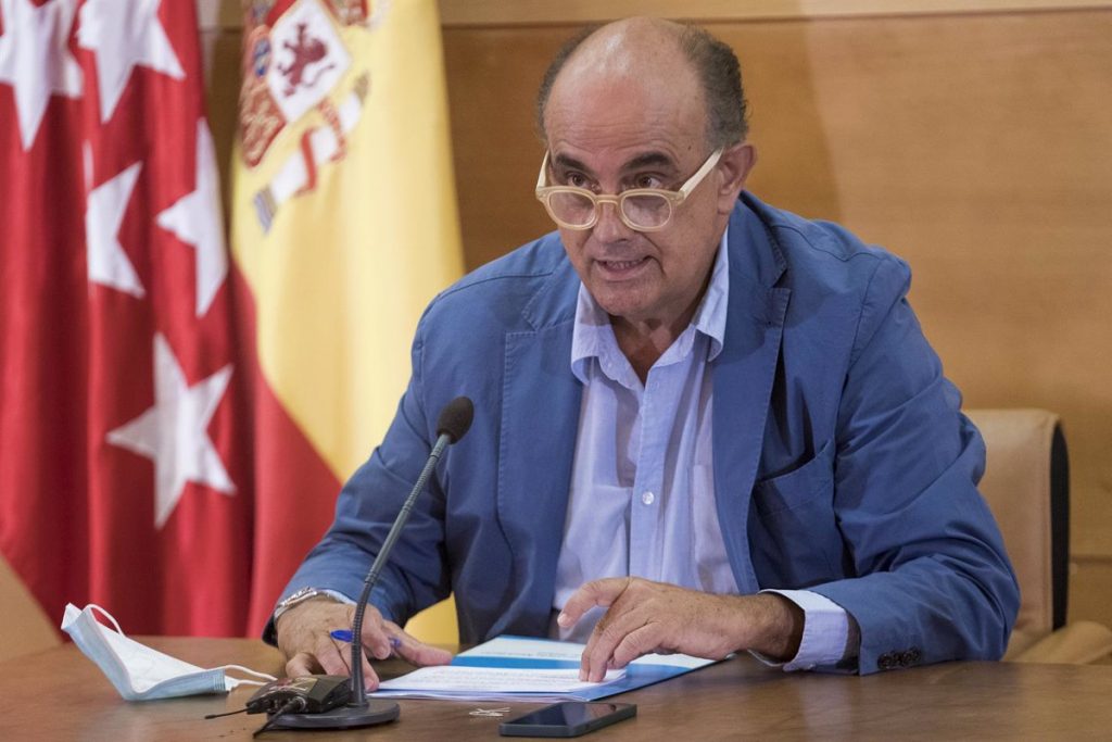 Zapatero llama a la responsabilidad tras el botellón en Ciudad Universitaria: "No favorece para nada la situación actual"