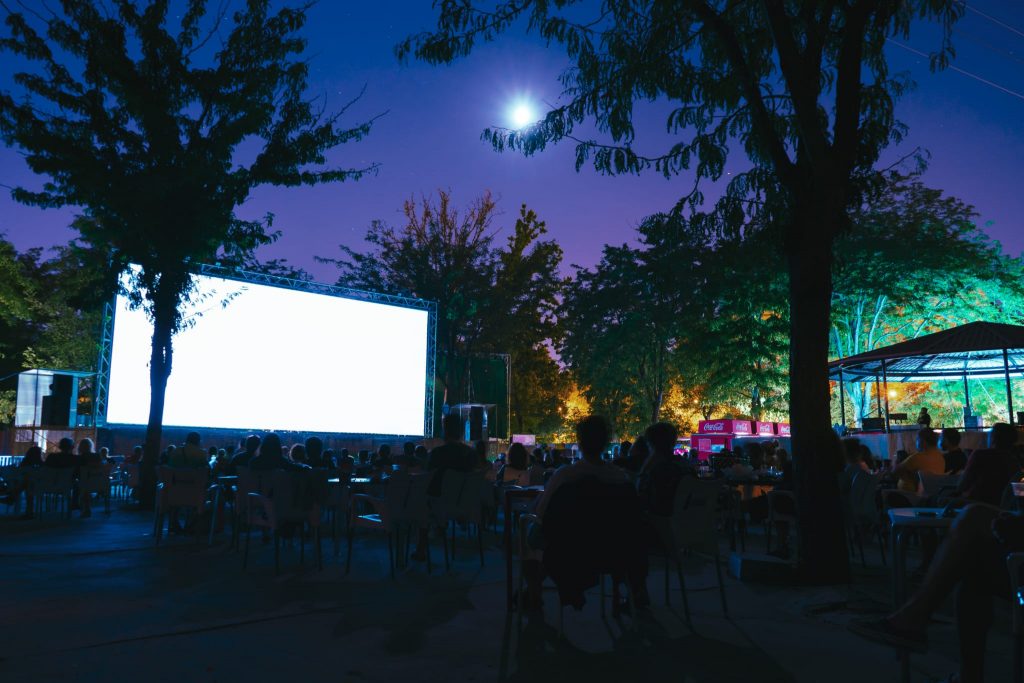 El Festival de Cine de La Bombilla dirige una queja a la Junta de Arganzuela por el "ruido infernal" del Mad Beach Club