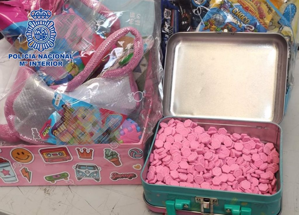 Desmantelada una red que ocultaba pastillas de éxtasis en juguetes y alimentos en una empresa de paquetería