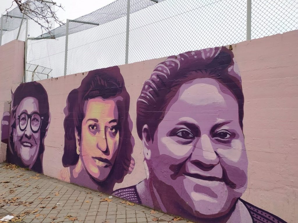 Casi 400 mujeres condenan el mural feminista de Ciudad Lineal: "Tiene un trasfondo antigitano y machista"