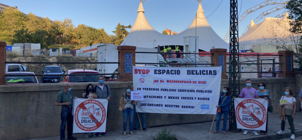 La plataforma Stop Espacio Delicias se concentra contra la inauguración y reclama el uso dotacional de la parcela