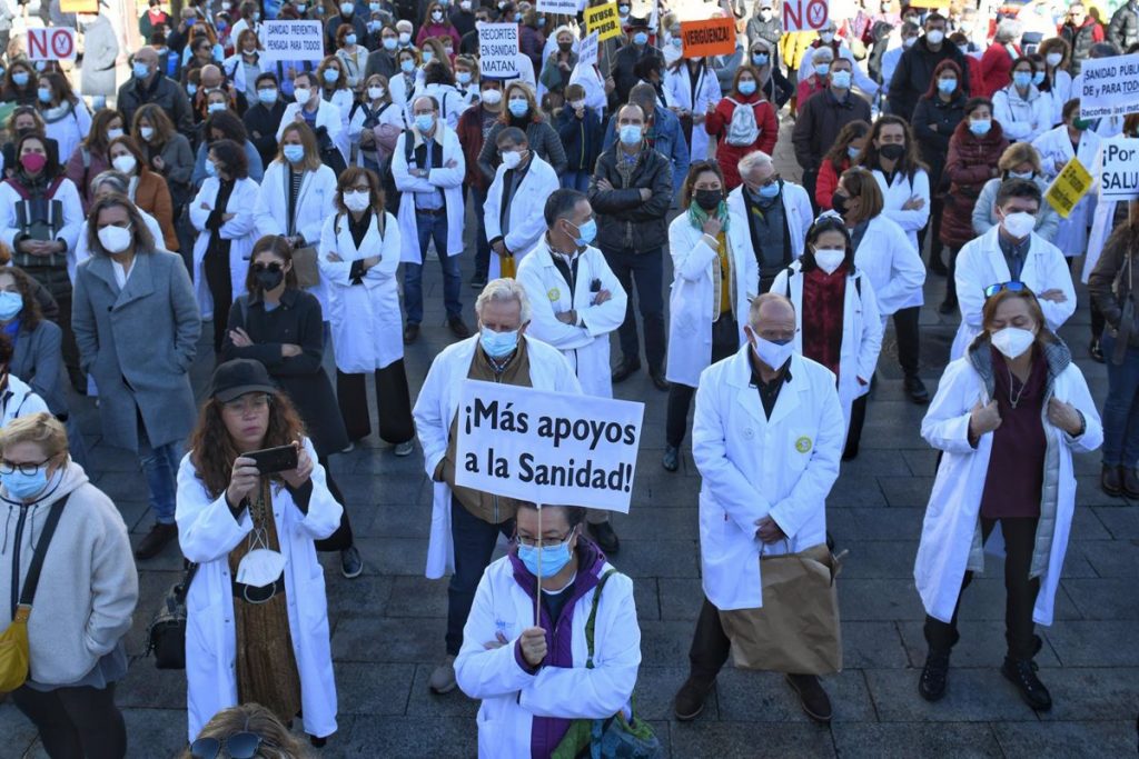El Colegio de Médicos de Madrid pide a Ayuso que mejore las condiciones laborales en Atención Primaria