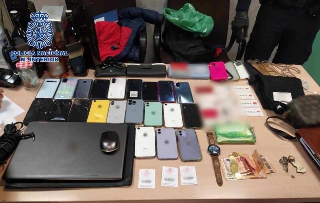 Tres detenidos por robar móviles y carteras a asistentes en la discoteca Uñas Chung Lee