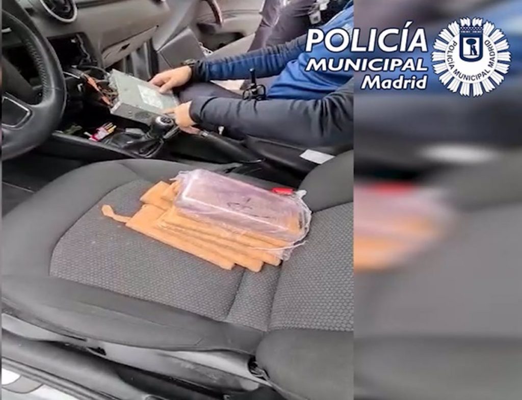 Requisan cuatro kilos de cocaína ocultos en el salpicadero de un coche que circulaba por Tetuán