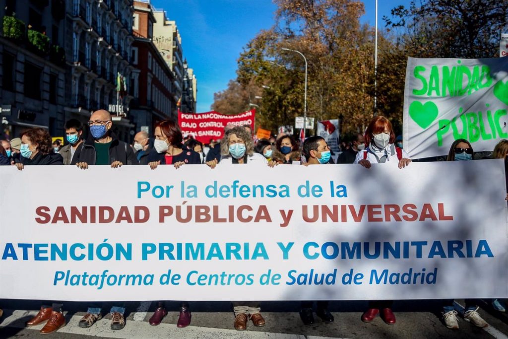 CCOO protesta en el Hospital Ramón y Cajal por el despido de más de 7.000 profesionales sanitarios