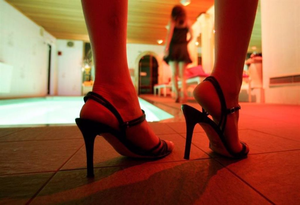 El 44% de las prostitutas en Madrid ejerce en pisos y el 94% son extranjeras
