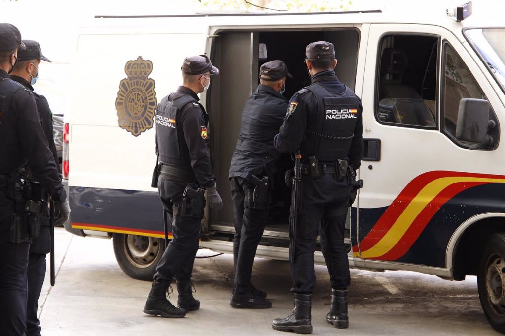 Arrestados dos ladrones de coches tras una persecución policial por Villaverde
