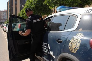 Detenidos tres ladrones que robaron cuatro comercios de Puente de Vallecas en apenas 24 horas