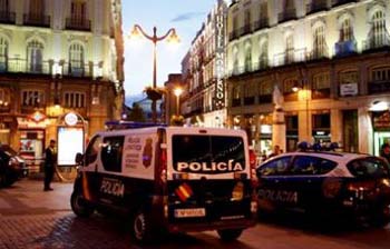 Policia-Nacional-Arenal-Puerta-Sol_ESTIMA20100507_0025_10[1].jpg