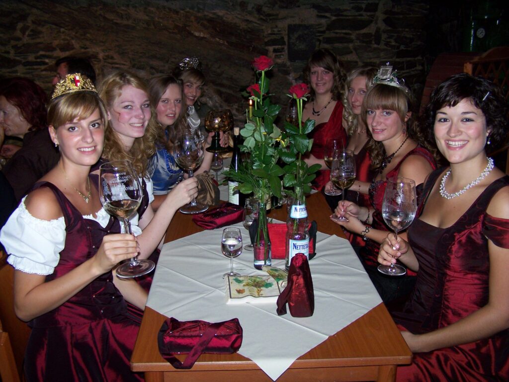 Weinköniginnen Ferienland Cochem 2008.jpg