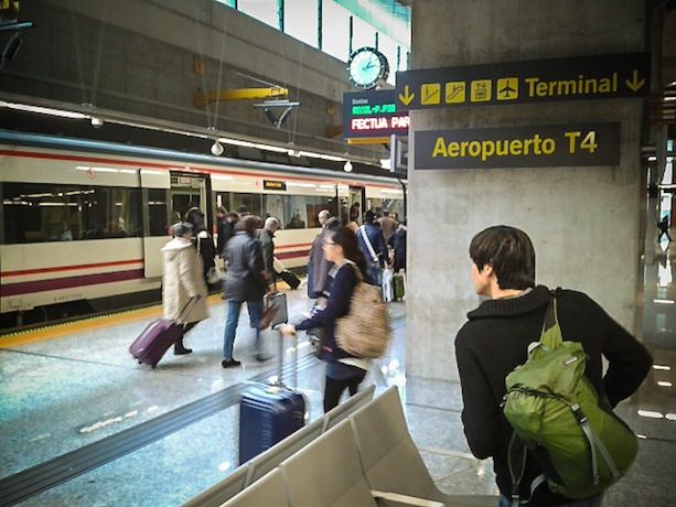 RENFE-Cercanías-Madrid-Aeropuerto-T4-Barajas.jpg