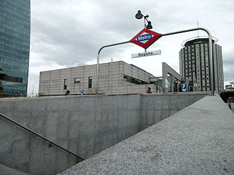 Metro_de_Madrid_-_BegoÃ±a_01.jpg