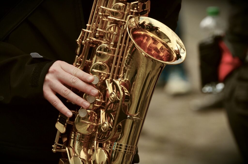 saxophone-3246650_1920.jpg