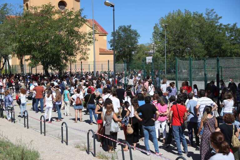 Desconcierto y confusión en la caótica jornada de pruebas a profesores en Madrid