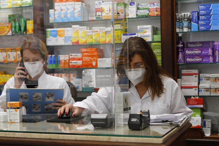 Madrid prepara una estrategia para la venta de test de autodiagnóstico en farmacias