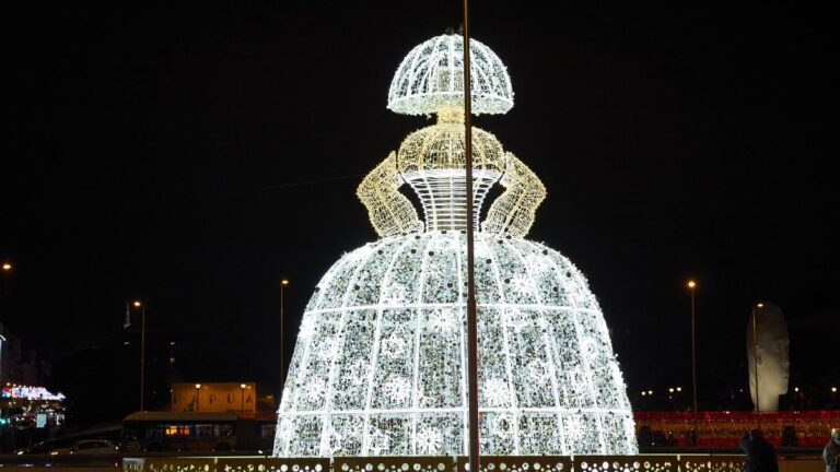Más de 10 millones de luces LED dan la bienvenida a una Navidad "diferente" en Madrid