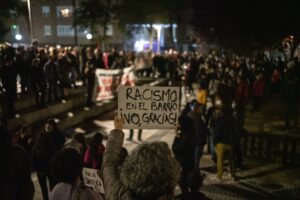 Más Madrid y PSOE defienden a los “menas” de Las Rosas y rechazan las “agresiones racistas”