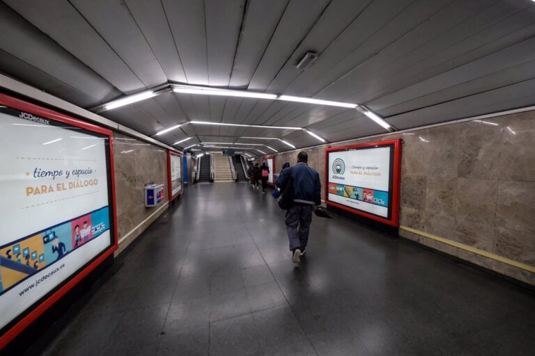 La Fiscalía pidió un año de cárcel para un hombre que llamó "mora de mierda" a una mujer en el Metro de Madrid