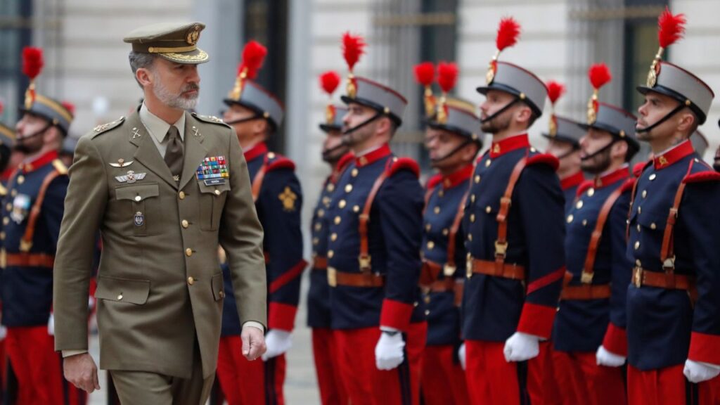 Mandos retirados del Ejército alertan al Rey del "Gobierno socialcomunista apoyado por filoetarras e independentistas"