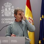 Miles de españoles recogen firmas para exigir el cese inmediato del "incompetente" Fernando Simón