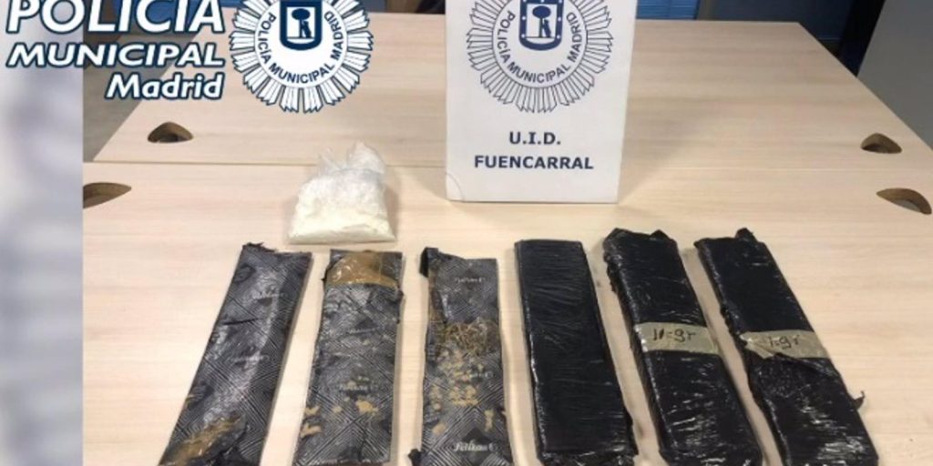 Dos detenidos por llevar cuatro kilos de cocaína escondidos en dos bolsas de pañales en Fuencarral-El Pardo