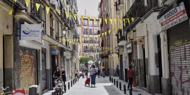 El Ayuntamiento cortará el tráfico hasta el domingo en 18 calles de Centro y Salamanca cercanas a iglesias