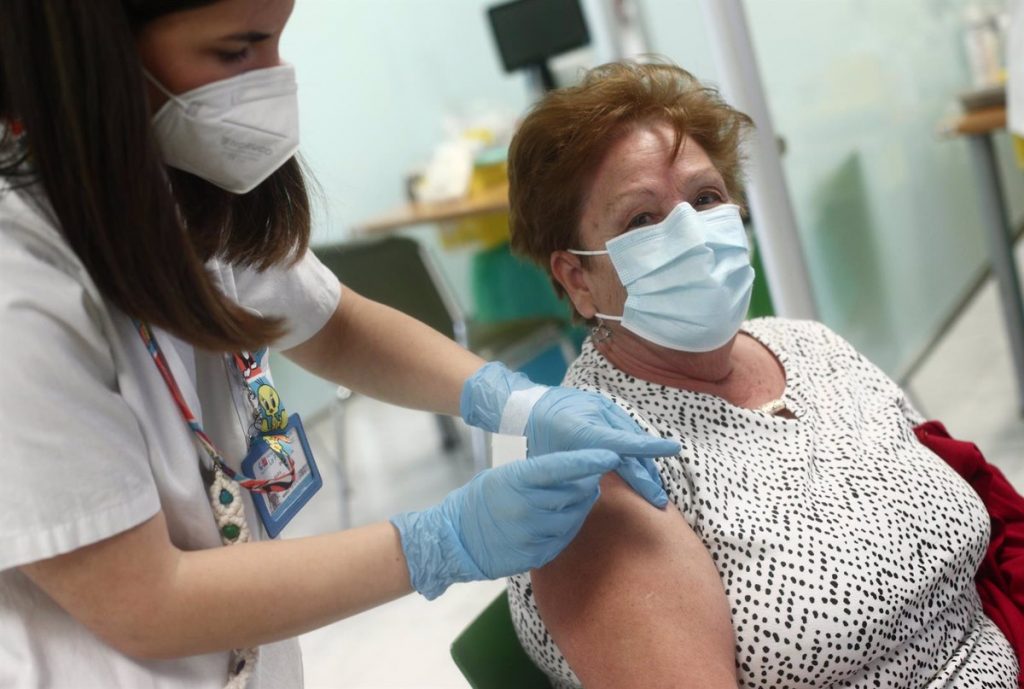 Madrid estudia pedir a la UE que los ciudadanos puedan vacunarse voluntariamente