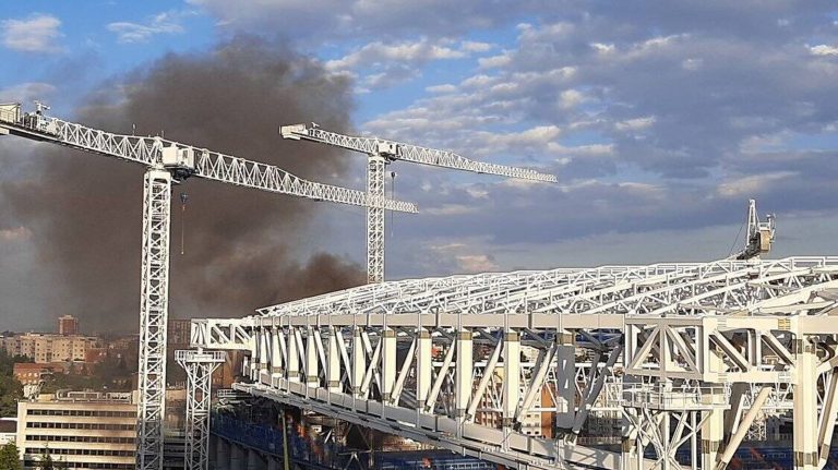 Extinguido un pequeño incendio en el Santiago Bernabéu causado por las obras