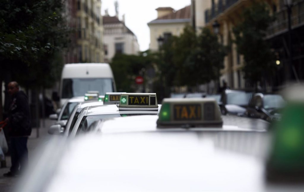 La nueva ordenanza del taxi en Madrid recoge precio cerrado, taxi compartido y licencia por puntos