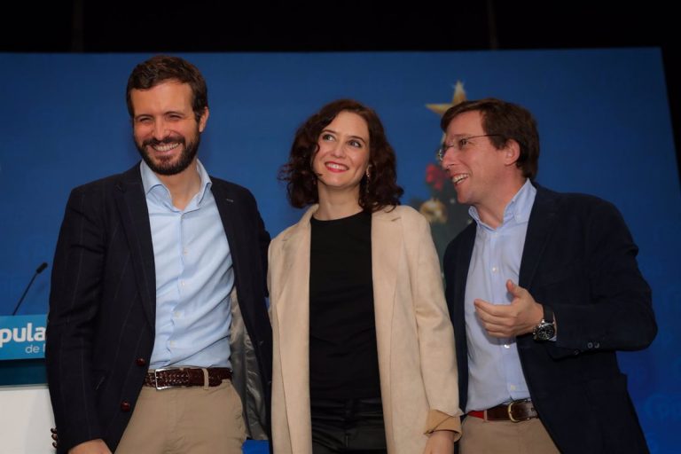 Casado sitúa a Almeida a la par de Ayuso en la carrera para liderar el PP de Madrid