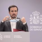 Garzón ve "erróneo" eliminar impuestos a la tragaperras y denuncia "nexos" del PP con el sector del juego