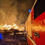 El humo del incendio en la planta de San Sebastián de los Reyes provoca varios avisos al 112