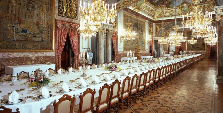 La mesa de gala del Palacio Real vuelve a montarse hoy por primera vez tras la pandemia