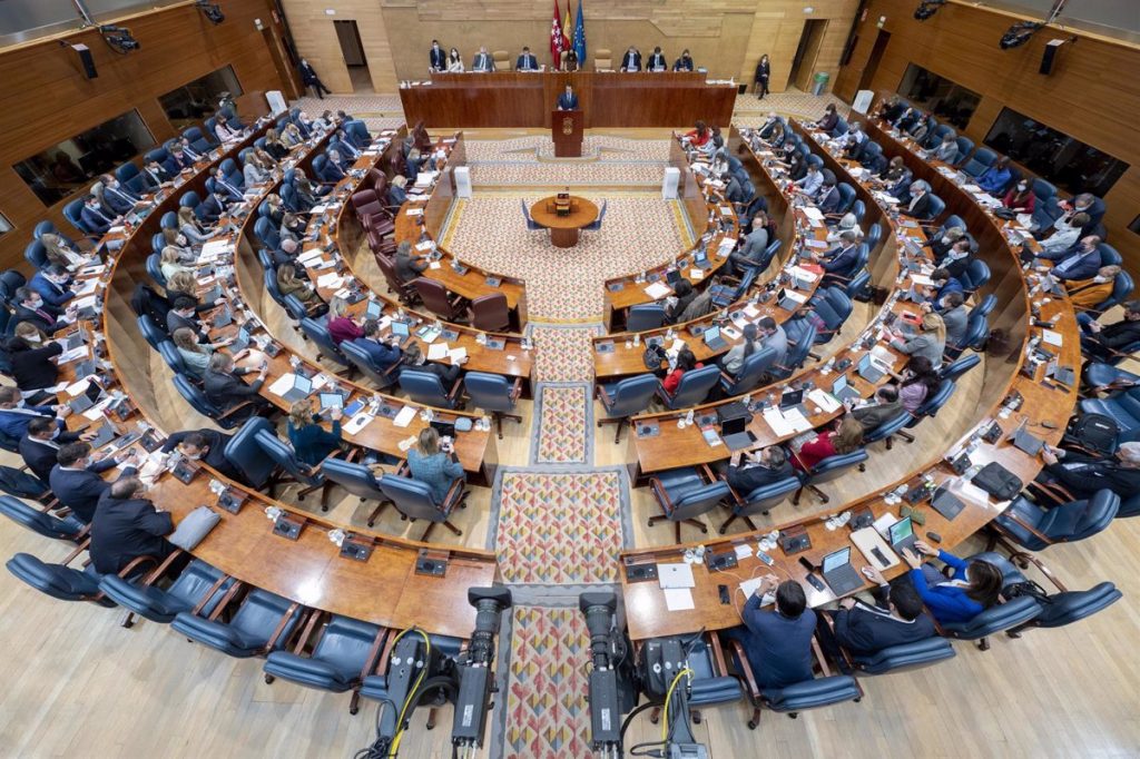 La Asamblea de Madrid aprobará este jueves la bajada del IRPF propuesta por el Gobierno de Ayuso