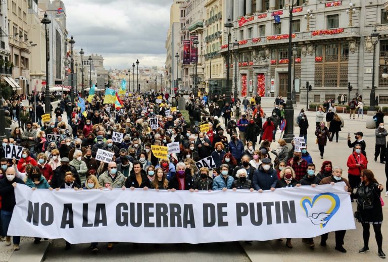 Unas 800 personas se manifiestan en Madrid por la paz en Ucrania: "¡No a la guerra!"