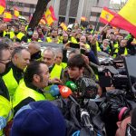Cientos de manifestantes exigen la dimisión de la ministra de Transporte, Raquel Sánchez