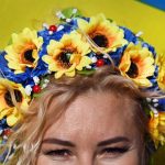 Vecinos de Retiro apoyan la resistencia ucraniana plantando girasoles, la flor símbolo del país
