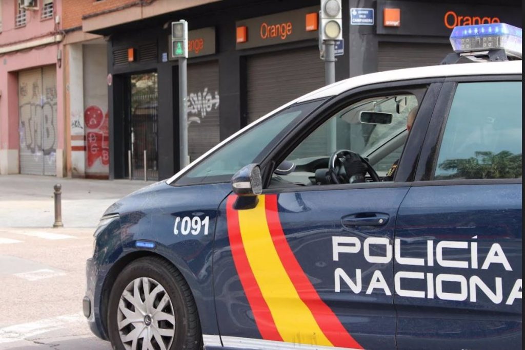Buscan a dos motoristas que roban al tirón relojes de lujo en Chamberí y Salamanca