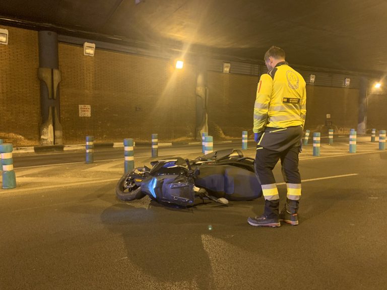 Fallece un motorista tras sufrir un accidente en el túnel de María de Molina