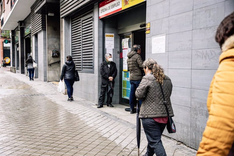 El paro en Madrid bajó un 3,22% en abril: 10.931 desempleados menos y alza en contratos fijos