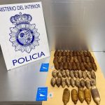 Detenida una mujer en Barajas con 52 envoltorios de cocaína adosados a los glúteos y pelvis