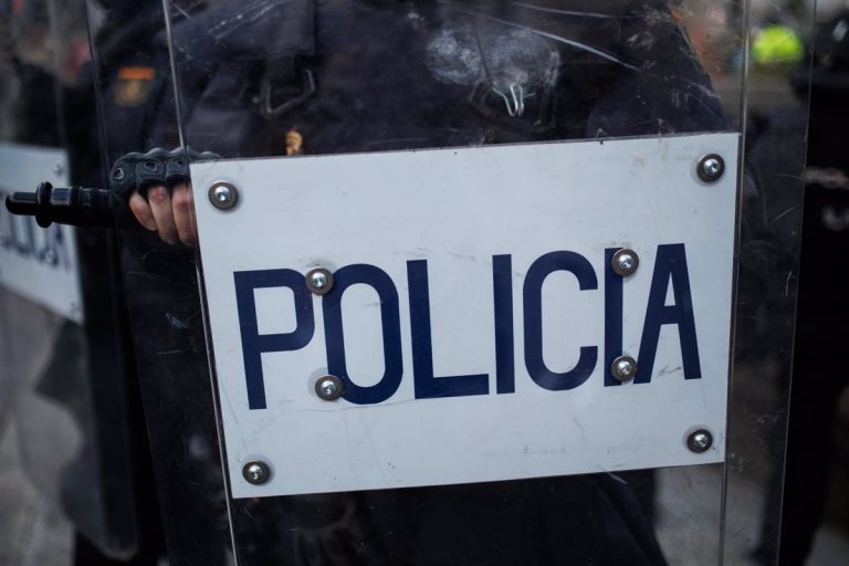 Un detenido y cuatro agentes heridos en una batalla campal en las fiestas de Alcalá de Henares