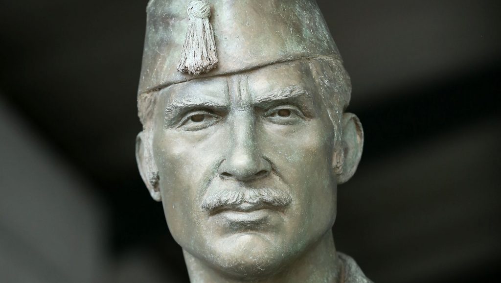 Instalada una estatua de la Legión frente al Cuartel General del Estado Mayor de la Defensa