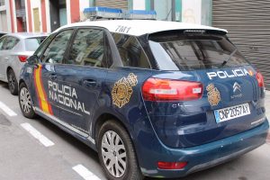 Dos detenidos por utilizar a una menor para ejercer la mendicidad en el distrito de Salamanca