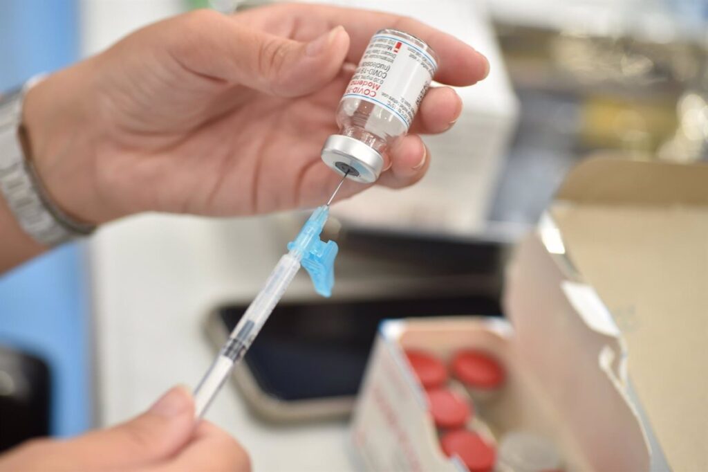 Un nuevo estudio estima que 17 millones de personas han muerto por las vacunas contra el Covid-19