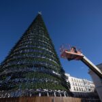 La Puerta del Sol da la bienvenida a la Navidad, que llegará a más de 230 puntos de Madrid