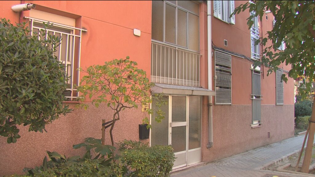 La mujer estrangulada por su pareja en Puente de Vallecas sigue grave en el hospital