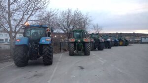 Cortes en la A-4 por las protestas de agricultores y una tractorada provocan retenciones en la M-600